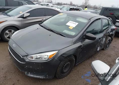 2018 Ford Focus S z USA, uszkodzony, nr VIN 1FADP3E25JL301376